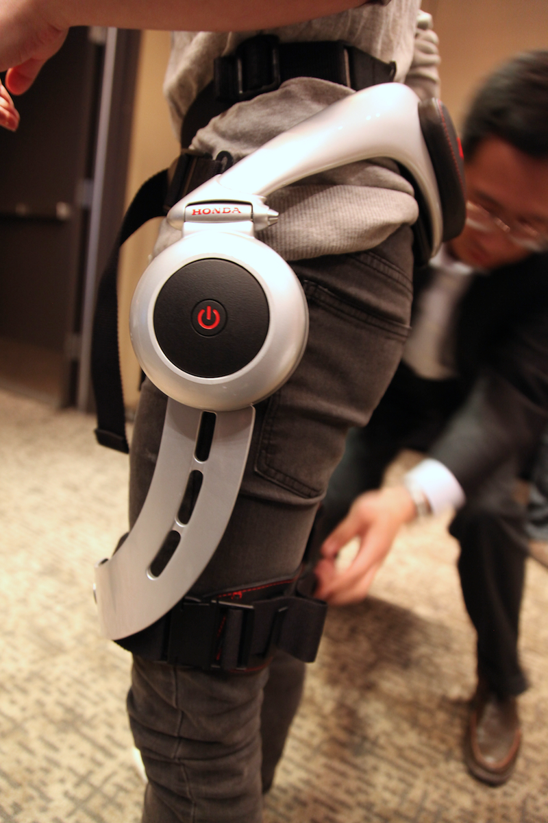 Illustration for article titled How It Feels To Walk With Honda's Cyborg Legs